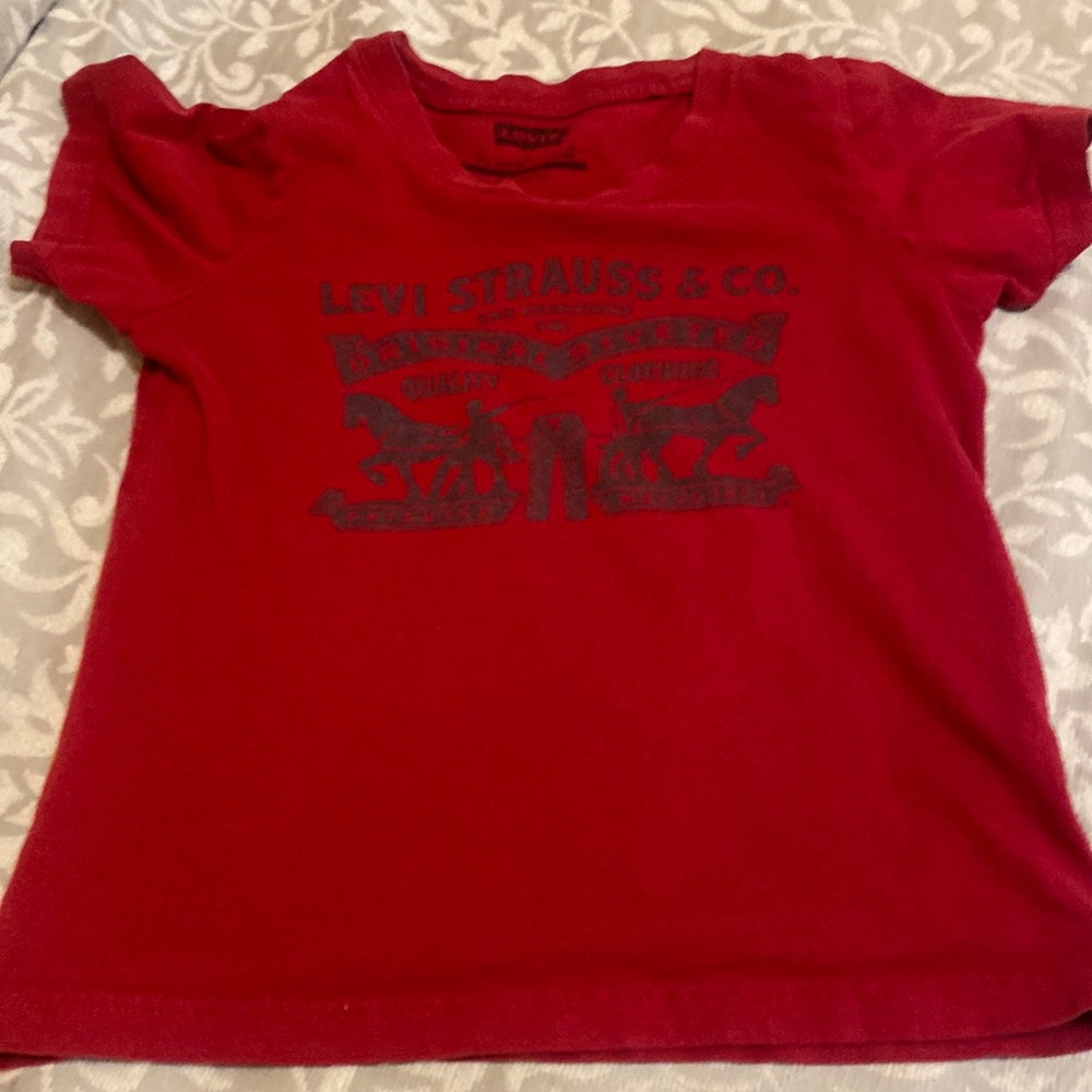Levi tee